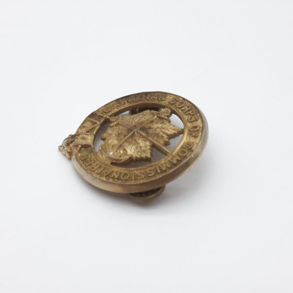 Cap Badge -Canadian Corps of Commissionaires - Picture 3 of 11